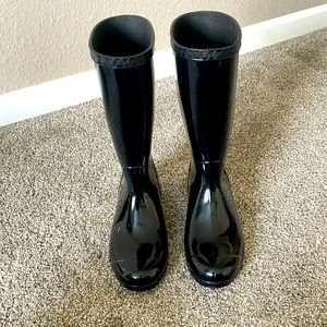 UGG classic rain boot with high-gloss finish.
